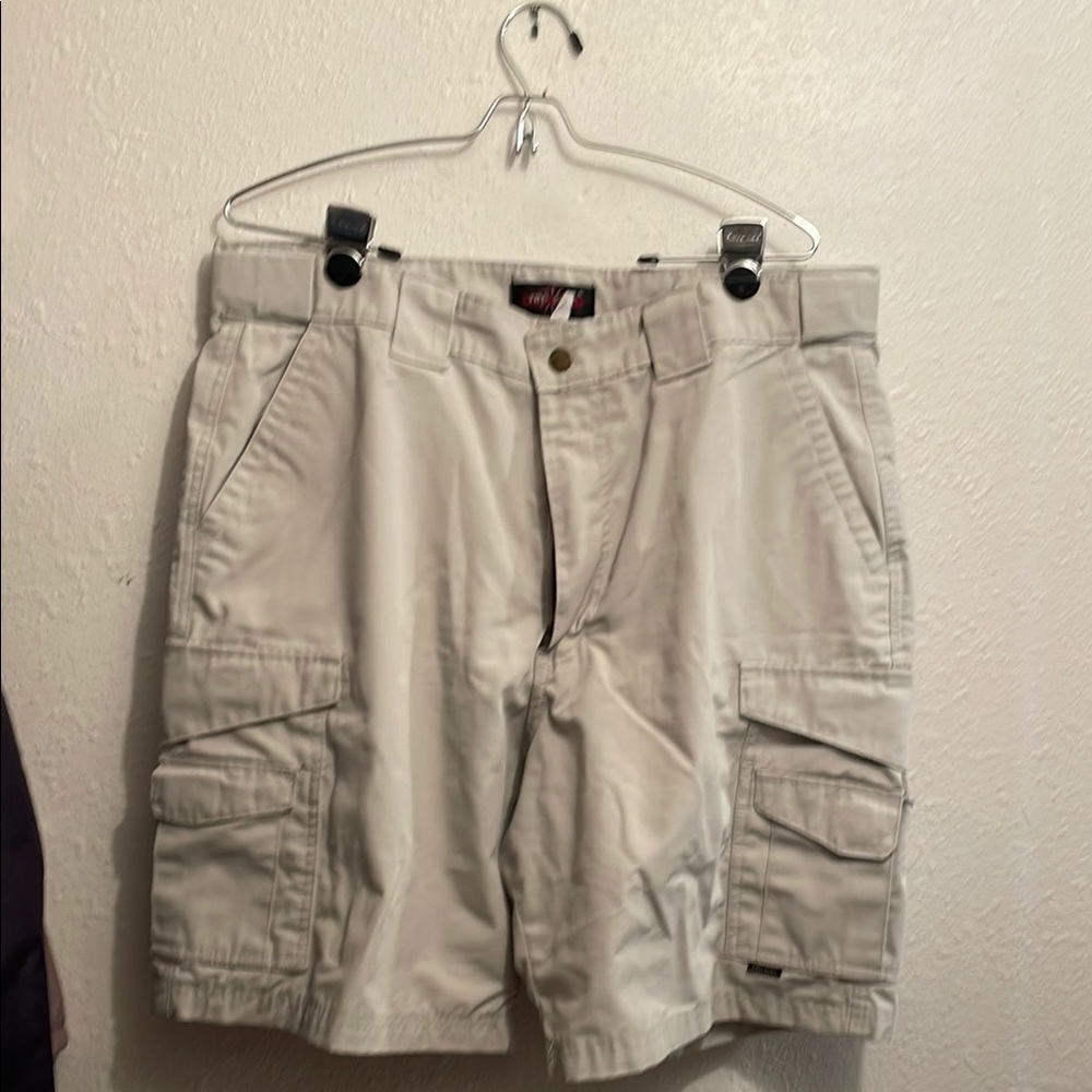Cream Cargo Shorts with Sturdy Cotton Blend